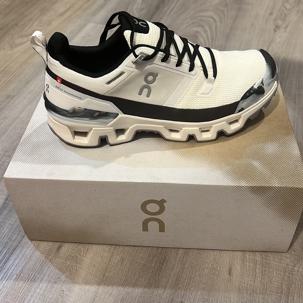 On Running - Cloudwander Waterproof - Ivory | Black - Size 7.5M EU 40.5 UK 7
